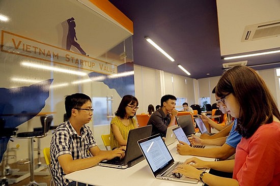 Experts: Vietnamese Government Provides Continuous Support for High-tech Companies