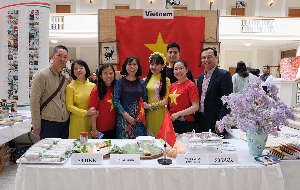 vietnamese embassy in copenhagen takes part in diplomatic bazaar 2024