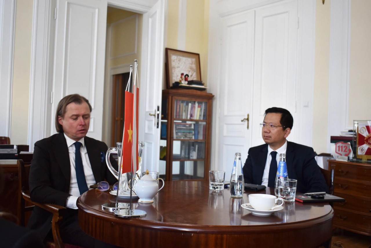 Deputy FM Extends Sympathy to OVs in Poland Affected by Shopping Centre Fire