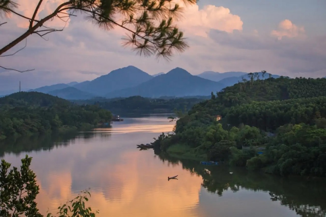 Discover Vong Canh Hill – A Dreamy Landscape In Hue