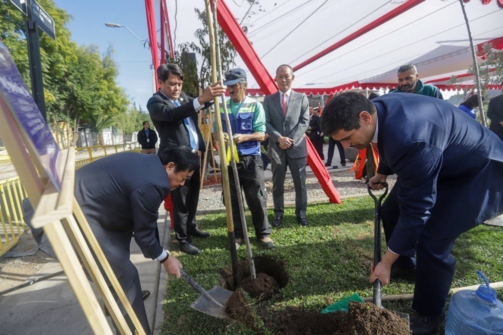 Ho Chi Minh Park in Chile's Capital Completes Its Renovation