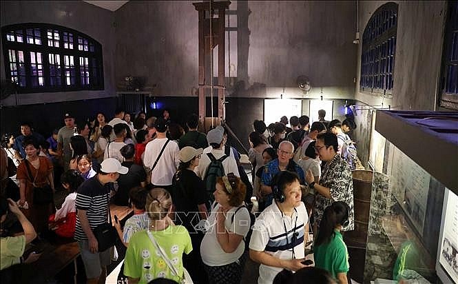 Tourists inside the Hoa Lo Prison relic site, known in French as Maison Centrale, an attraction in Hanoi’s Hoa Lo street, Hoan Kiem district. (Photo: VNA)