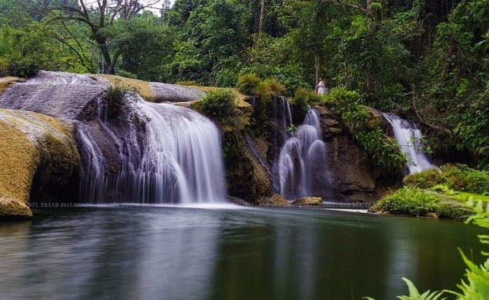 Discover Alluring Mo Minh Hoa Waterfall For A Fresh Summer In Quang Binh
