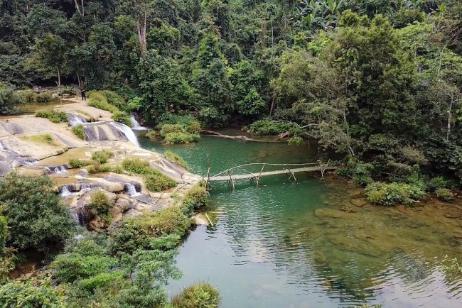 Discover Alluring Mo Minh Hoa Waterfall For A Fresh Summer In Quang Binh