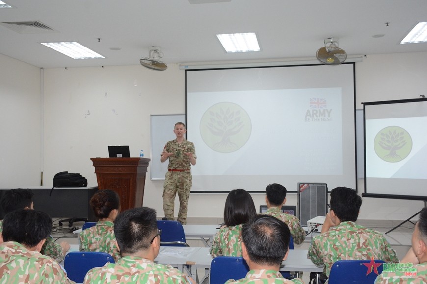 Vietnam, The UK Cooperate to Exchange Expertise on Peacekeeping