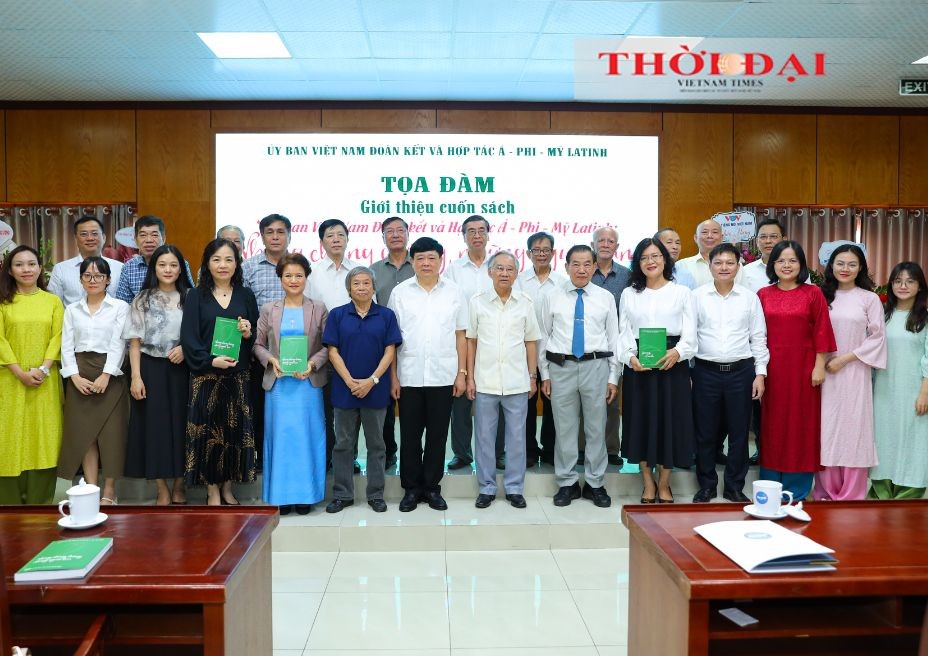 The delegates attending the talk show. (Photo: Dinh Hoa)