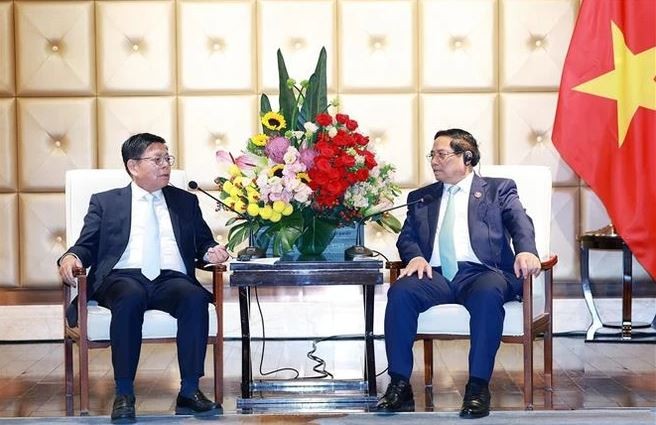 PM Proposes China's Businesses Participate in Infrastructure Development in Vietnam