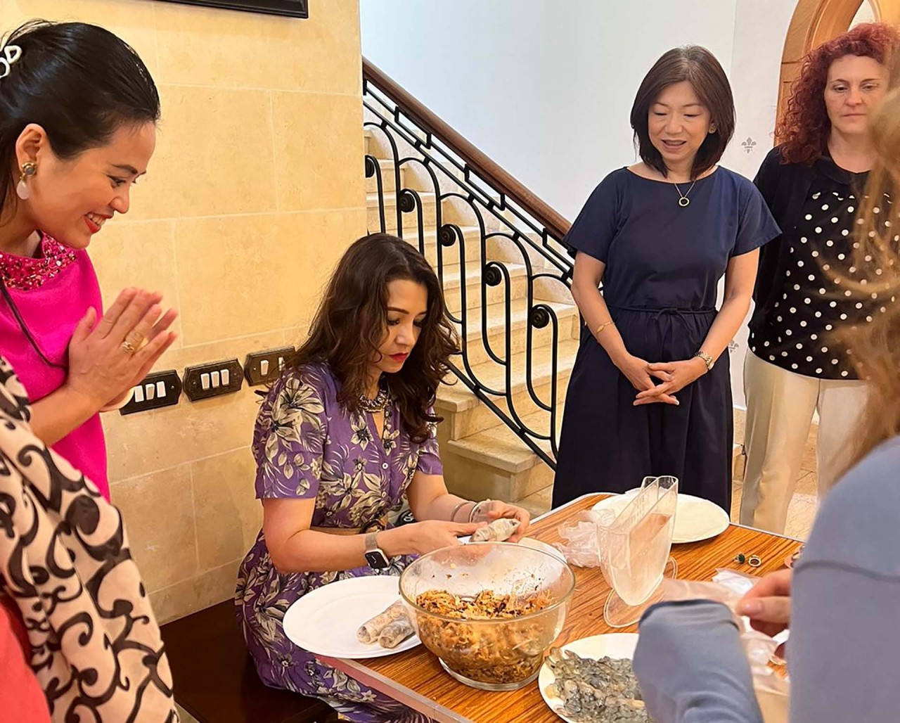 intl friends ambassadors spouses in egypt introduced to vietnamese traditional dishes