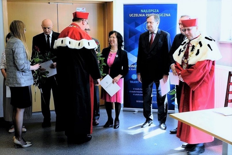 Proffesor Hoa Kim Ngan received the Rector Award of Krakow University of Pedagogy in 2022.