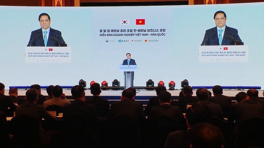  Prime Minister Pham Minh Chinh speaks at the Vietnam-RoK business forum.