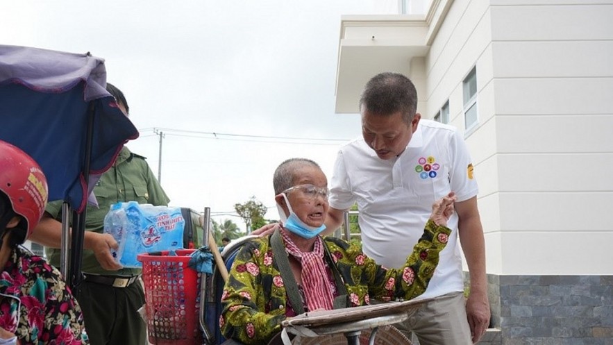 “Droplets of gratitude” continue to “flow” to West Mekong Delta communities to support people in drought-stricken areas “Droplets of gratitude” continue to “flow” to West Mekong Delta communities to support people in drought-stricken areas
