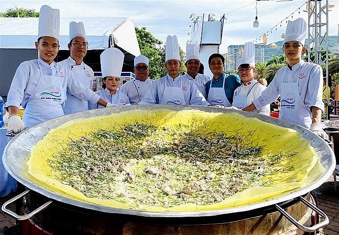 A giant Vietnam News Today (Jul. 13): Vietnam, Cambodia Set For New Stage in Relations