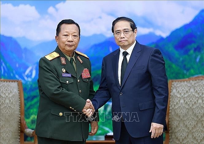 PM Pham Minh Chinh (right) receives General Chansamone Chanyalath, Deputy PM and Minister of National Defence of Laos, in Hanoi on July 25. (Photo: VNA) PM Pham Minh Chinh (right) receives General Chansamone Chanyalath, Deputy PM and Minister of National Defence of Laos, in Hanoi on July 25. (Photo: VNA)
