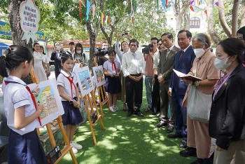 Thai Princess Helps Improve Schoolchildren's lives in Remote Areas of Vietnam