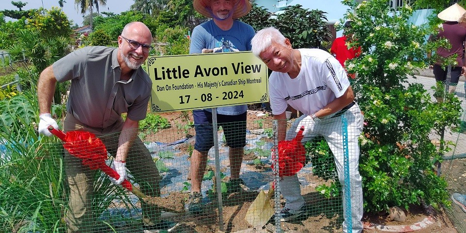 Canadian Navy Does Volunteer Work at Binh Duong's Charity Shelter Canadian Navy Does Volunteer Work at Binh Duong's Charity Shelter