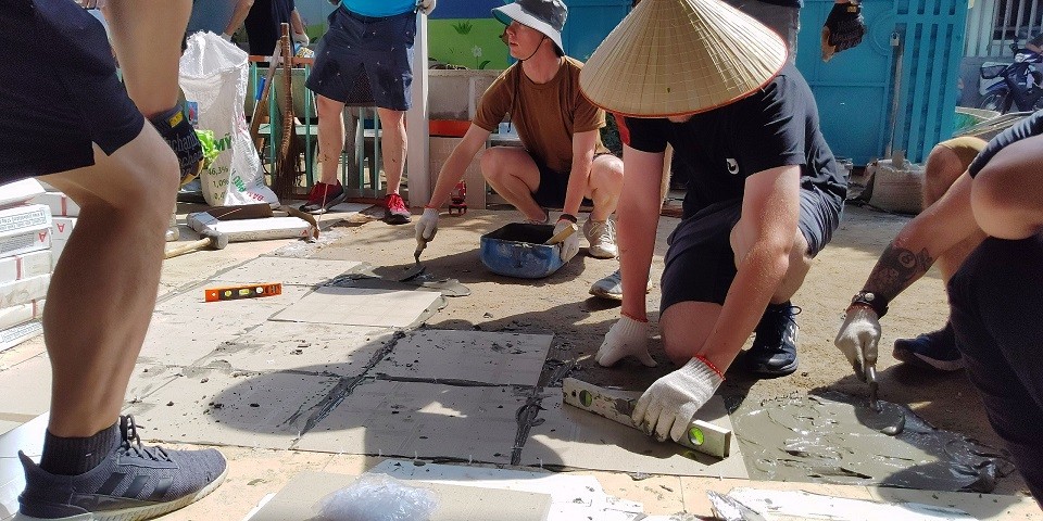 Canadian Navy Does Volunteer Work at Binh Duong's Charity Shelter Canadian Navy Does Volunteer Work at Binh Duong's Charity Shelter