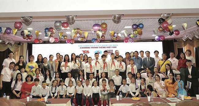 Diverse Playgrounds to Preserve Vietnamese Language for Overseas Children and Students in Russia