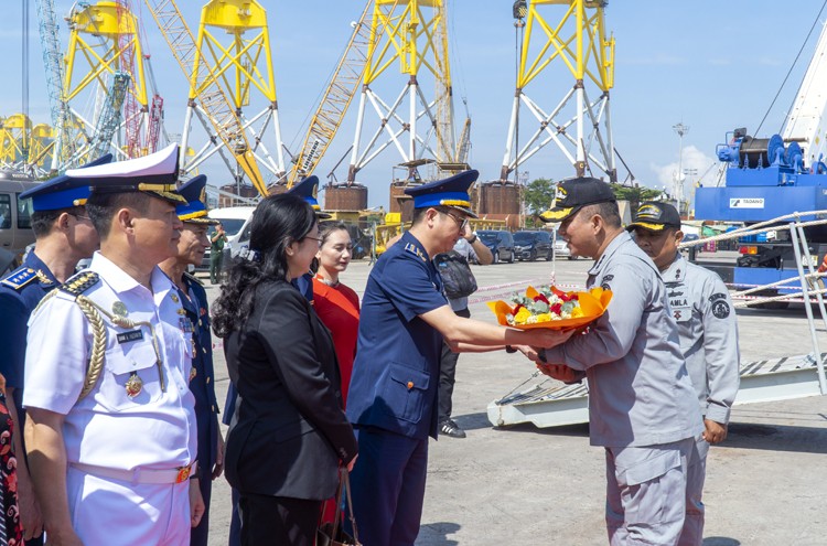 Indonesian Coast Guard Ship Visits Ba Ria - Vung Tau Province