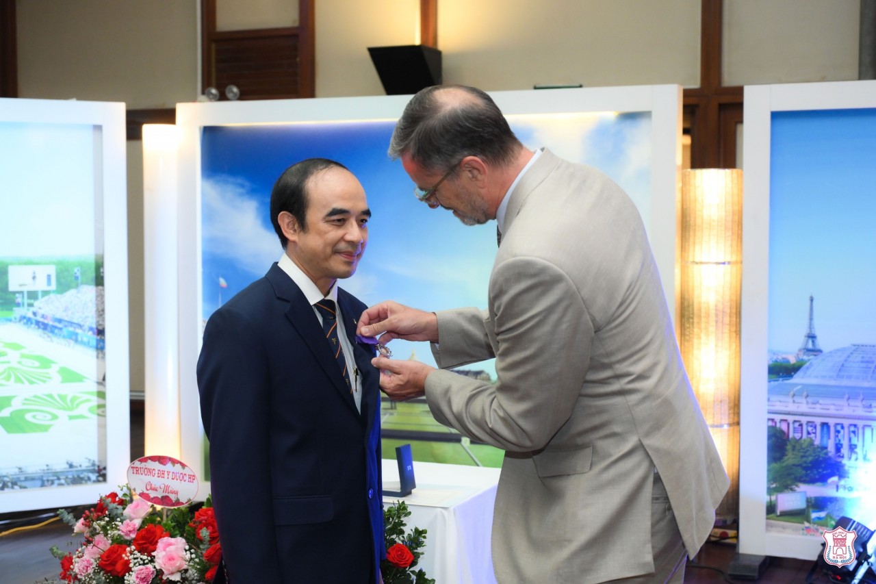 Club of Former Doctors, Pharmacists Studying in France Debuts