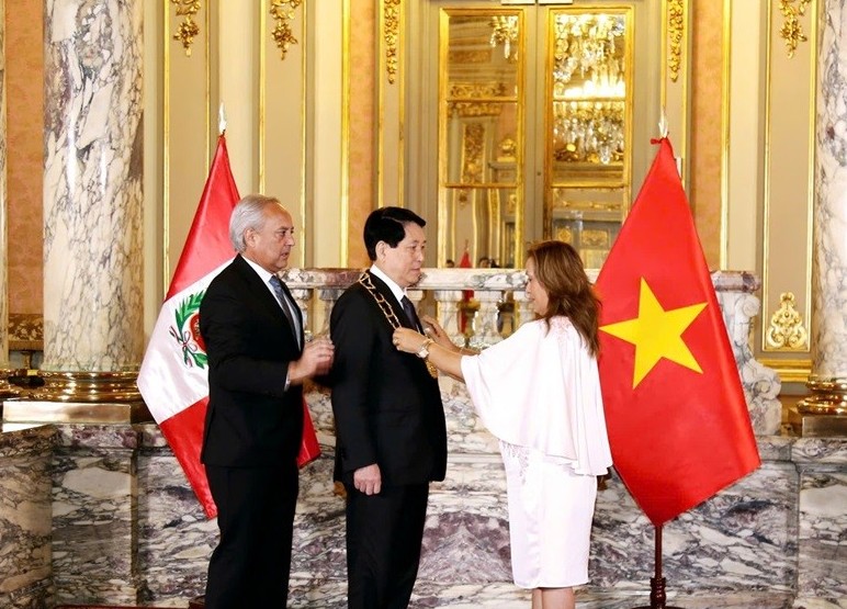 president luong cuong honored with the sun of peru order