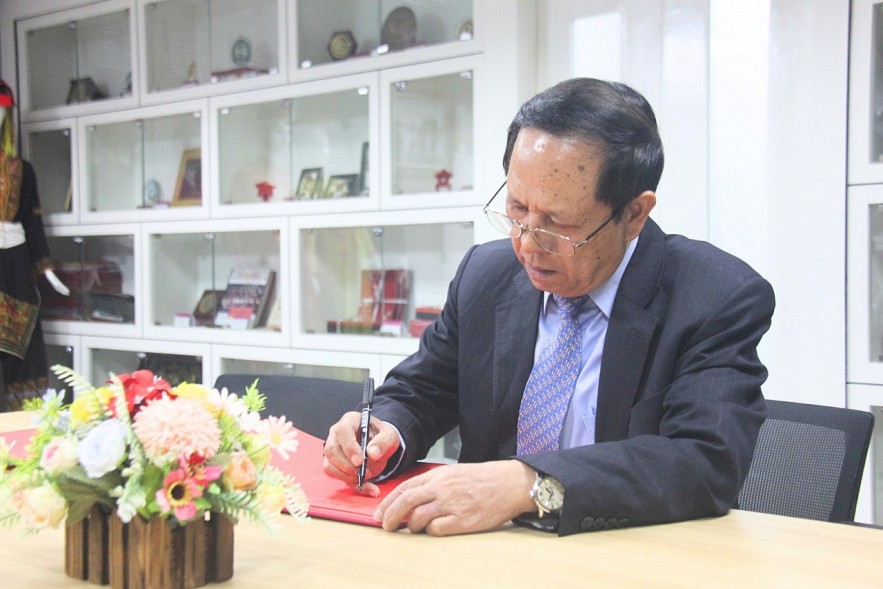 Enhance Friendship and Cooperation Between Vietnam and China's Guangxi Zhuang Autonomous Region Enhance Friendship and Cooperation Between Vietnam and China's Guangxi Zhuang Autonomous Region