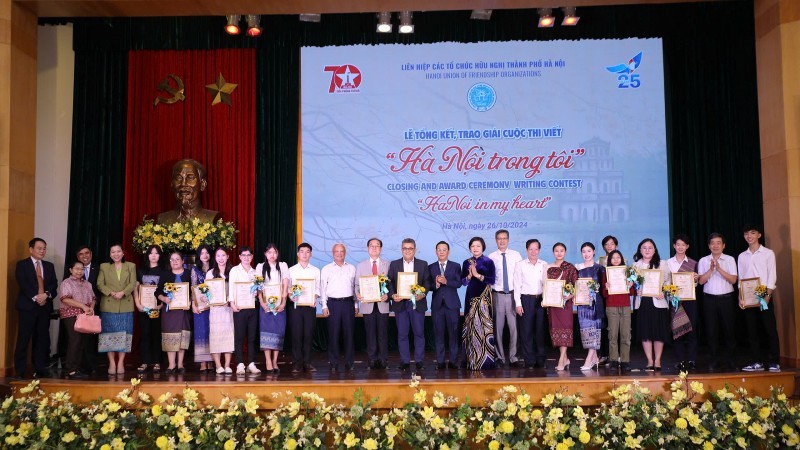 Korean Professor, Author of "Hanoi is the golden star in my heart" won Writing Contest about Hanoi