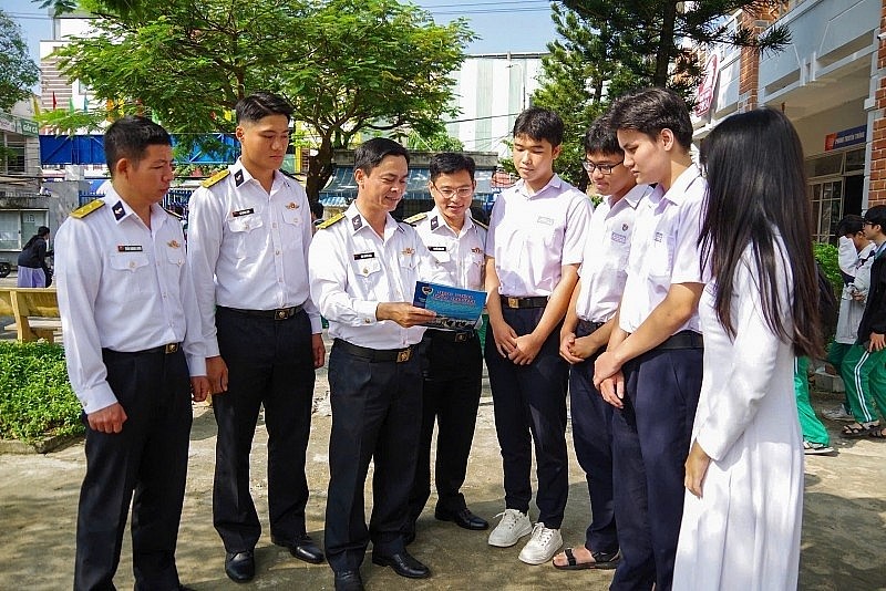 Naval Region 3 Coordinates in Propaganda and Career Guidance for Youth