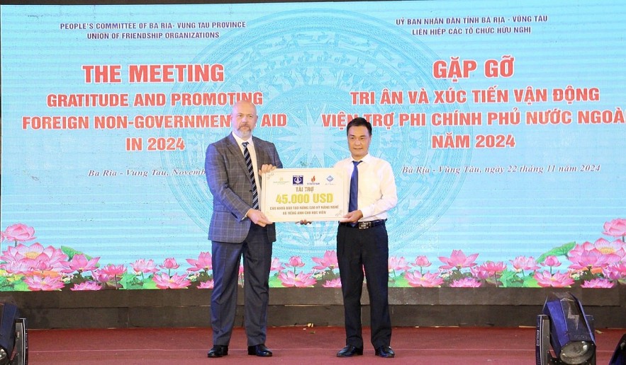 Ba Ria - Vung Tau Honors and Promotes Foreign Non-governmental Aid Mobilization