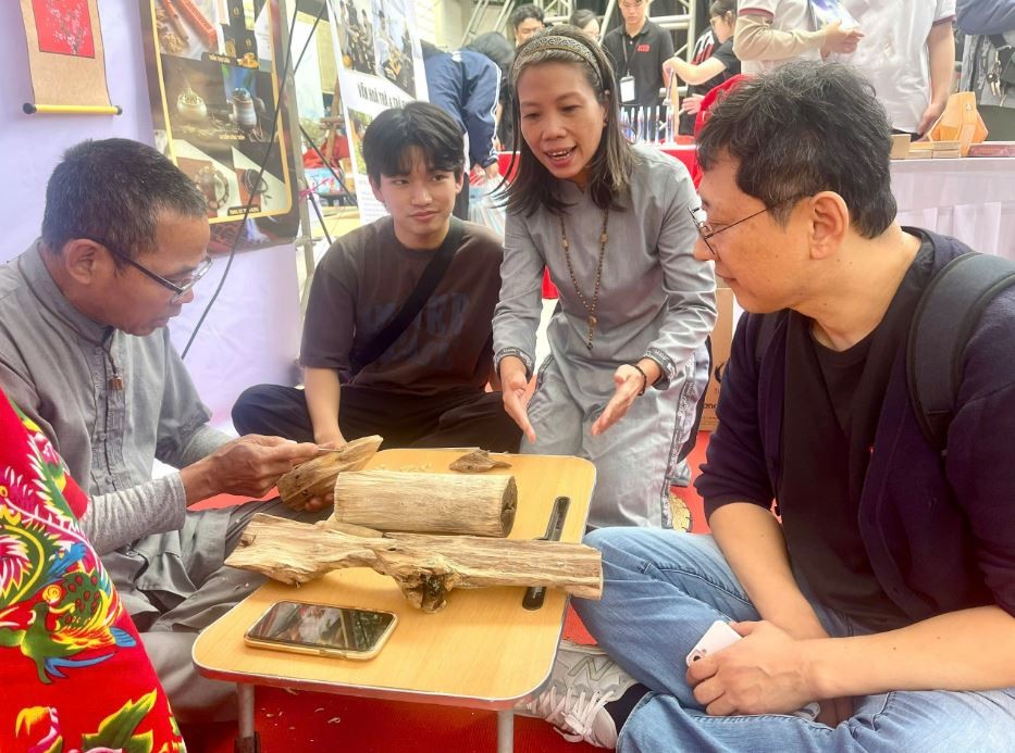 International Students Enjoy Playing Folk Games and Exploring Tet Traditions International Students Enjoy Playing Folk Games and Exploring Tet Traditions