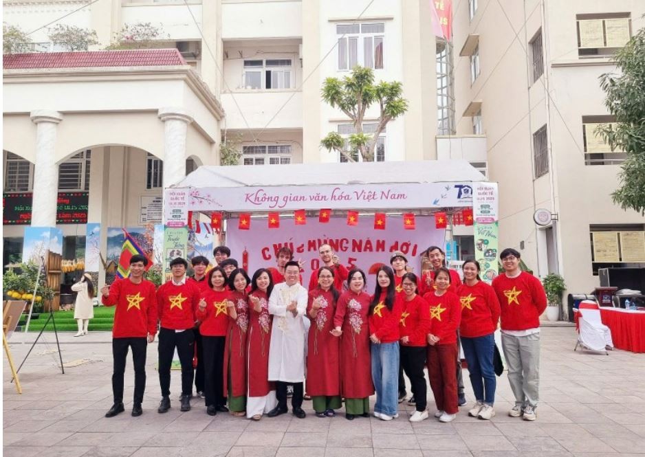 International Students Enjoy Playing Folk Games and Exploring Tet Traditions International Students Enjoy Playing Folk Games and Exploring Tet Traditions