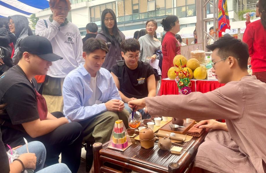 International Students Enjoy Playing Folk Games and Exploring Tet Traditions International Students Enjoy Playing Folk Games and Exploring Tet Traditions