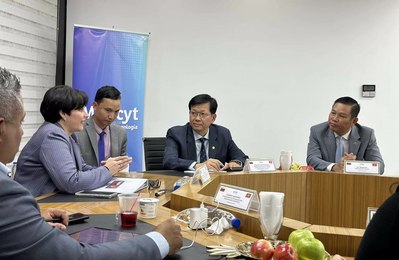 Venezuela Admires Vietnam’s Developments in Science and Technology