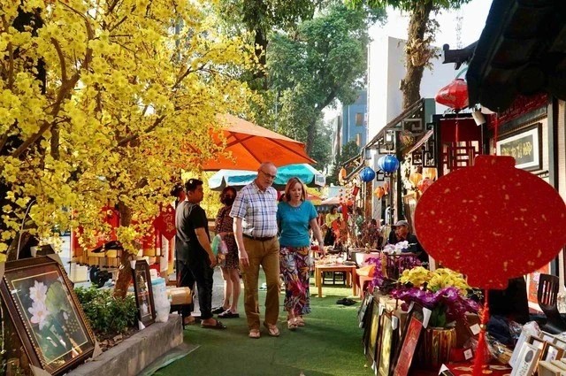 vietnam news today feb 1 vietnams lunar new year enchants foreigners