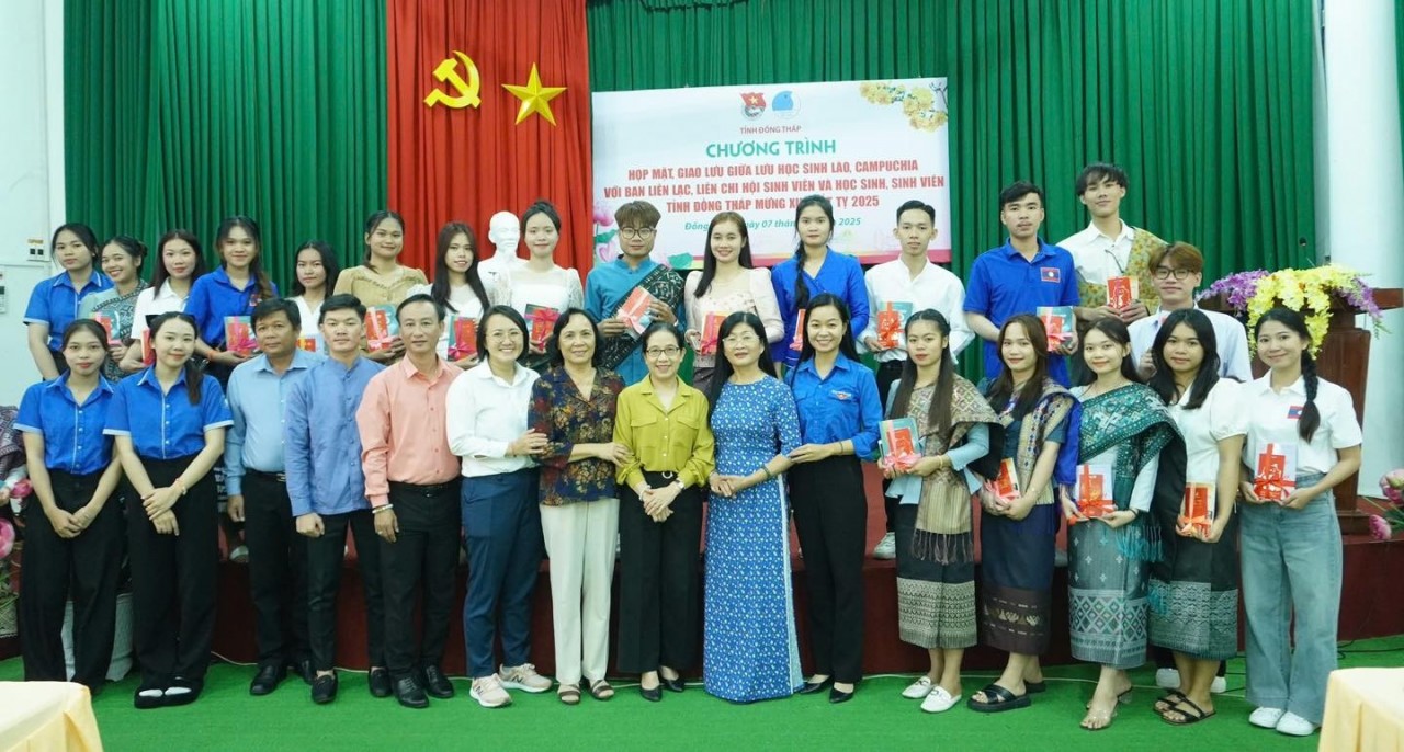 vietnamese lao cambodian students enhance solidarity mutual understanding