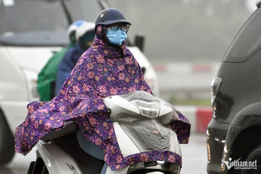Northern Vietnam is set to experience a strong cold wave, with freezing temperatures and steady rain. (Photo: Minh Hien)