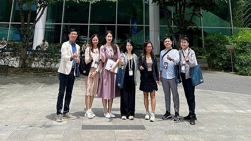Dr Le Thi Phuong (centre) and her research team attend the World Biomaterials Conference - WBC 2024 in the Republic of Korea. Dr Le Thi Phuong (centre) and her research team attend the World Biomaterials Conference - WBC 2024 in the Republic of Korea.