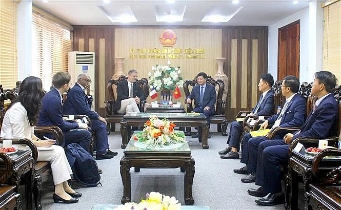 A delegation from the French Embassy pays a courtesy meeting to Dien Bien province. (Photo: VNA) A delegation from the French Embassy pays a courtesy meeting to Dien Bien province. (Photo: VNA)