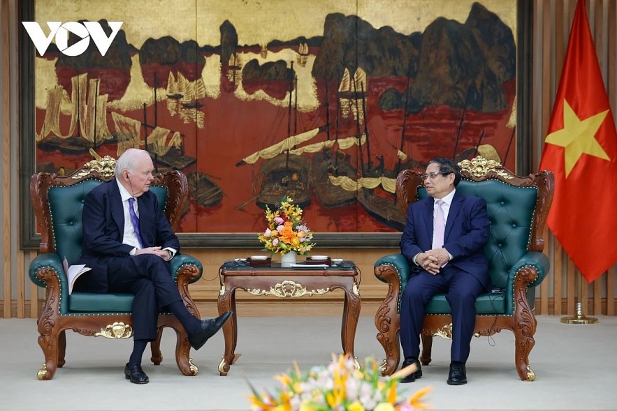 PM Pham Minh Chinh receives (R) Professor Thomas Vallely, Senior Advisor for Vietnam at Columbia University’s Southeast Asia Institute. PM Pham Minh Chinh receives (R) Professor Thomas Vallely, Senior Advisor for Vietnam at Columbia University’s Southeast Asia Institute.
