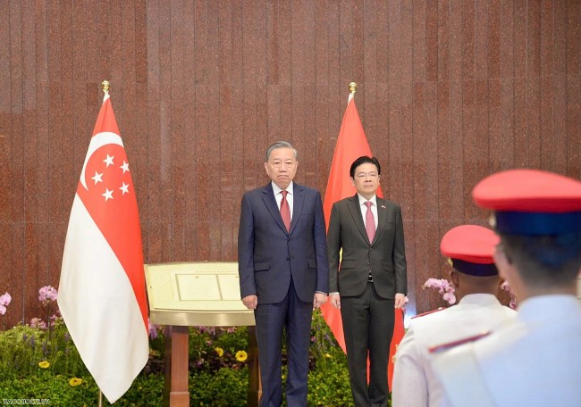 Professor Vu Minh Khuong: Vietnam Emerges as Top Strategic Priority for Singapore