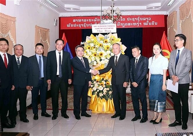 Permanent Deputy Secretary of the Ho Chi Minh City Party Committee Nguyen Thanh Nghi (fifth from left) congratulates Lao Consul General in the city Phonesy Bounmixay on the 70th founding anniversary of the Lao People's Revolutionary Party (March 22, 1955 - 2025). (Photo: VNA) Permanent Deputy Secretary of the Ho Chi Minh City Party Committee Nguyen Thanh Nghi (fifth from left) congratulates Lao Consul General in the city Phonesy Bounmixay on the 70th founding anniversary of the Lao People's Revolutionary Party (March 22, 1955 - 2025). (Photo: VNA)