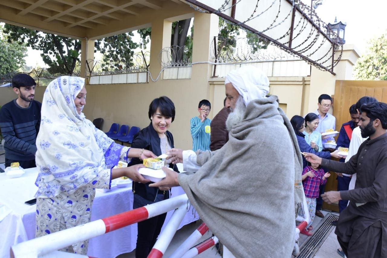 Vietnamese Embassy in Pakistan Organizes Charity Activitiy during Ramadan