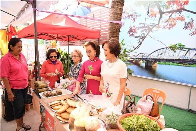 Vietnam Culture Promoted Through Thai - Vietnamese Cultural Food Street