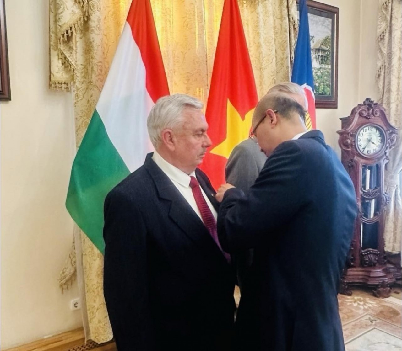 two hungarian friends received friendship medals