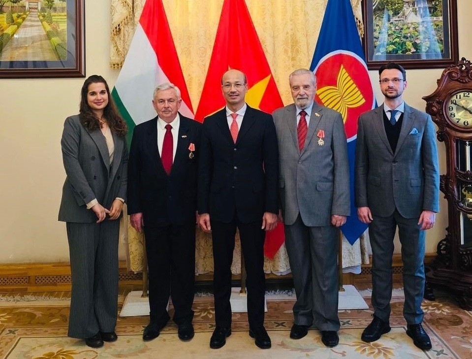 Two Hungarian Friends Received Friendship Medals