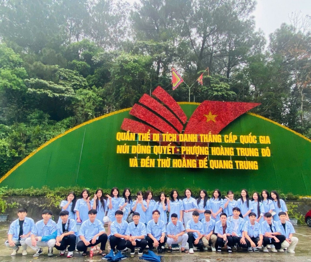 Boarding School No. 2, Nghe An organizes a field trip for Lao students. Photo: Ethnic Boarding High School No. 2, Nghe An.