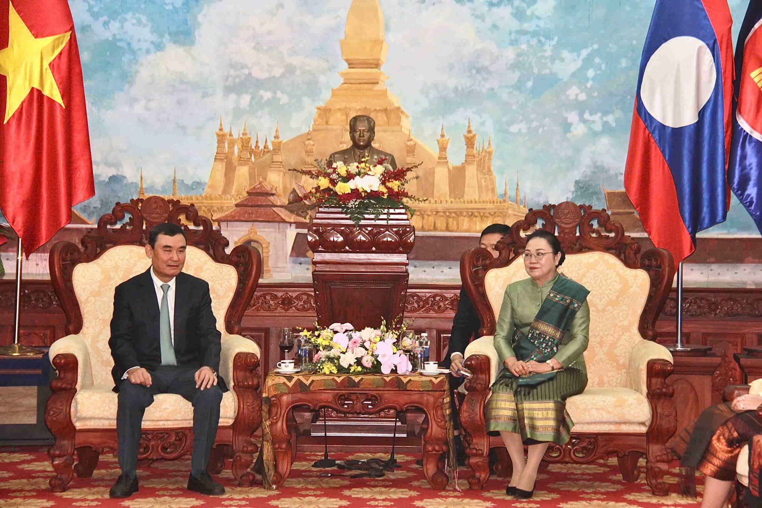 Fostering Vietnam-Laos Friendship in Celebration of Bunpimay Festival