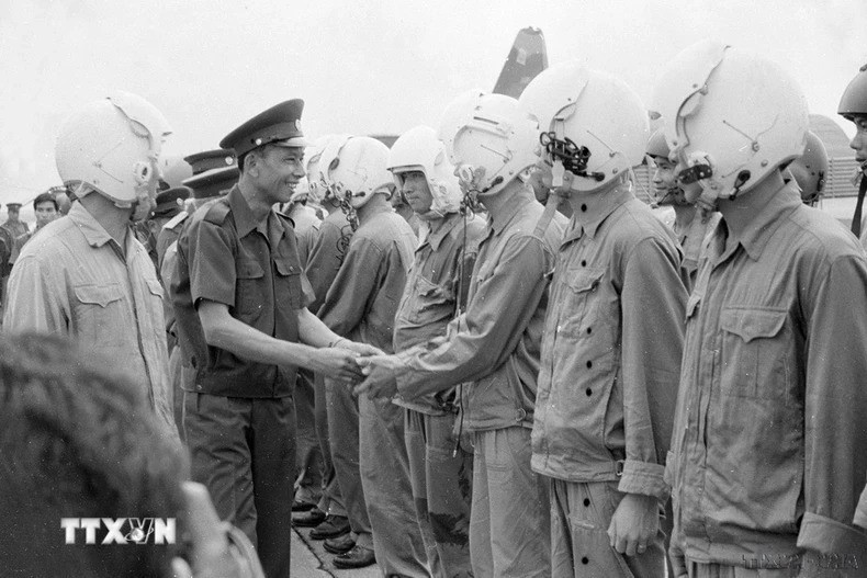 Lao Deputy Prime Minister and Minister of National Defence Khamtay Siphandone visits the Military Region 7 Command and Bien Hoa Airport (1977).