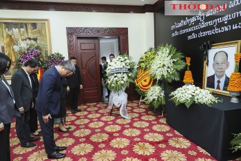 Viet Nam Union of Friendship Organizations, Vietnam - Laos Friendship Association pay tribute to General Khamtay Siphandone