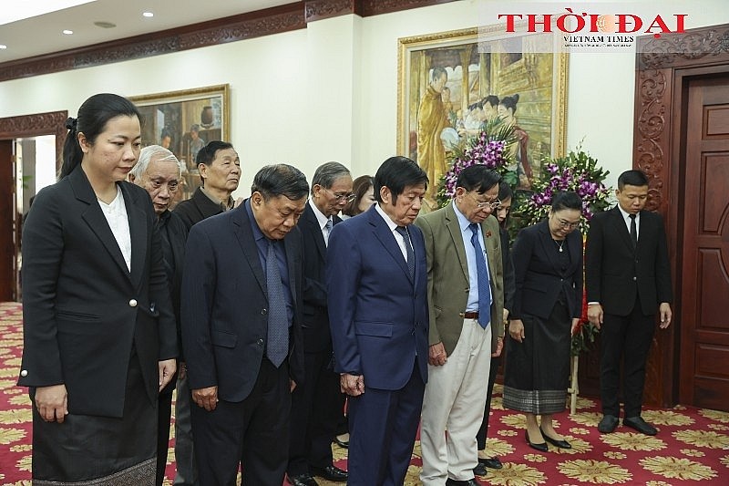 Viet Nam Union of Friendship Organizations, Vietnam - Laos Friendship Association pay tribute to General Khamtay Siphandone
