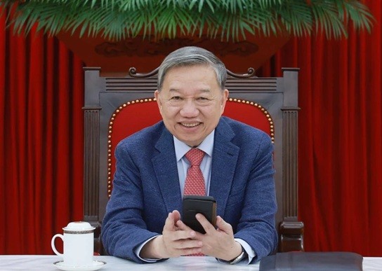 Vietnamese Party Chief Holds Phone Talks with US President